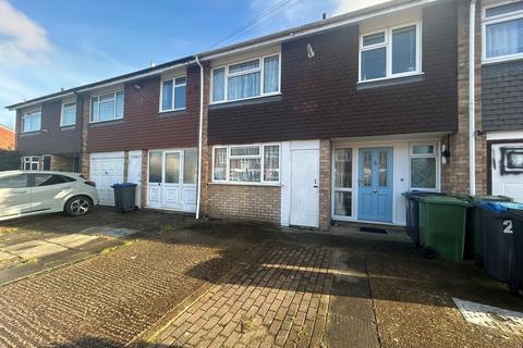3 bedroom property for sale, Angus Close, Chessington
