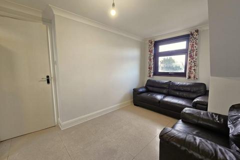 2 bedroom flat to rent, Stag Lane, London NW9