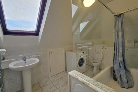 2 bedroom flat to rent, Stag Lane, London NW9