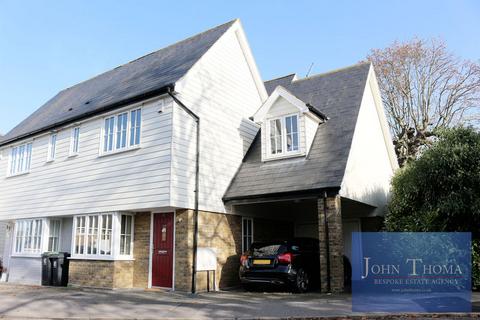 3 bedroom semi-detached house for sale - Orchard Way, Chigwell IG7