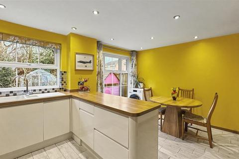undefined, Langdale Close, Farnborough