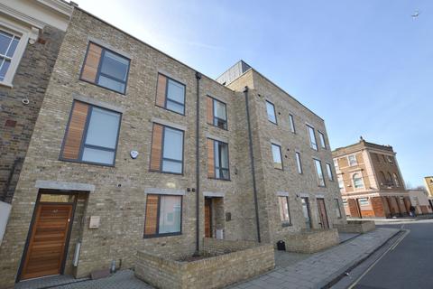 1 bedroom flat to rent, Goldsmith Road Peckham SE15