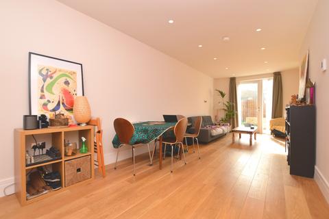 1 bedroom flat to rent, Goldsmith Road Peckham SE15