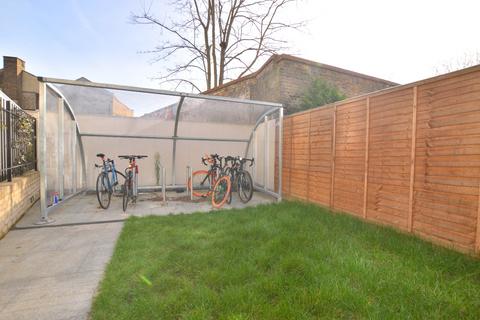 1 bedroom flat to rent, Goldsmith Road Peckham SE15