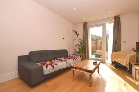 1 bedroom flat to rent, Goldsmith Road Peckham SE15