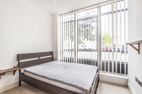 2 bedroom flat to rent, Peckham Grove London SE15