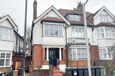 3 bedroom flat for sale - London NW3