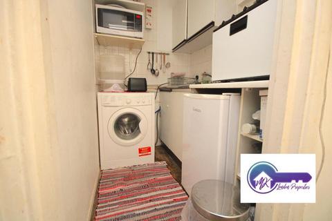 Studio to rent, London W2