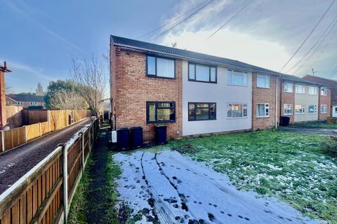 2 bedroom maisonette to rent, Willow Road, Bromsgrove, B61