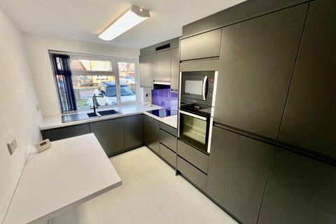 2 bedroom maisonette to rent, Willow Road, Bromsgrove, B61