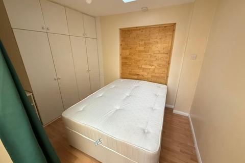 undefined, WAYE AVE, Hounslow