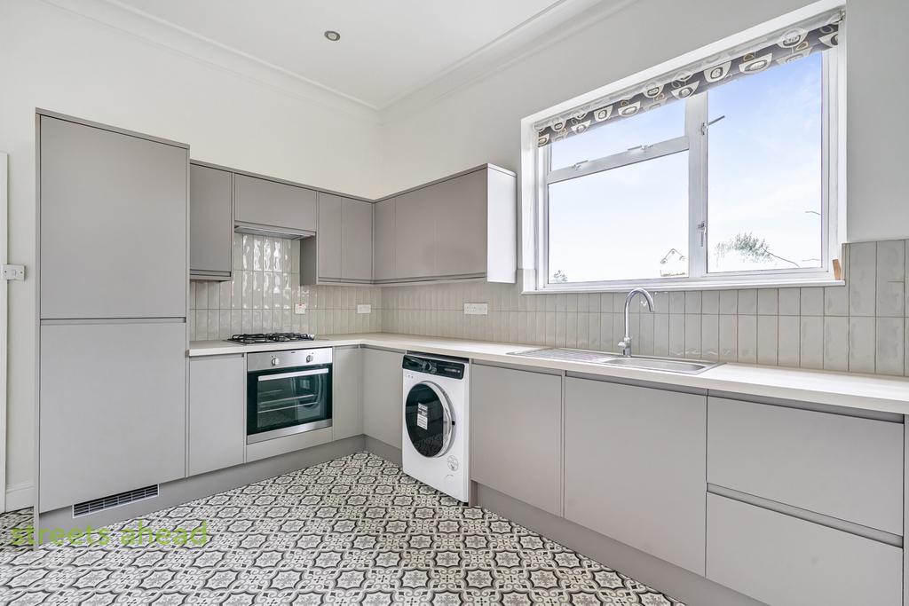 House in London - View 5