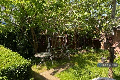 2 bedroom flat to rent, Moreton Road, London, N15