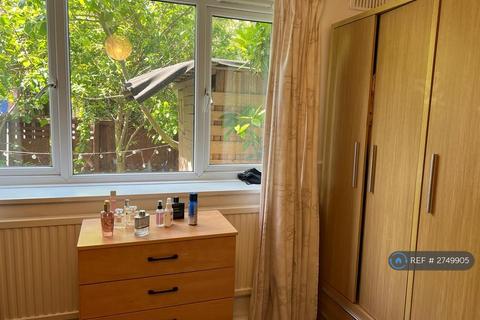 2 bedroom flat to rent, Moreton Road, London, N15