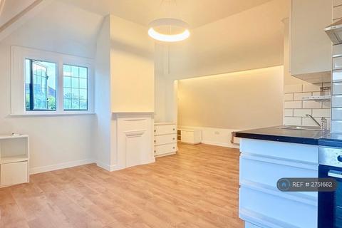 Studio to rent, Brondesbury Park, London, NW2