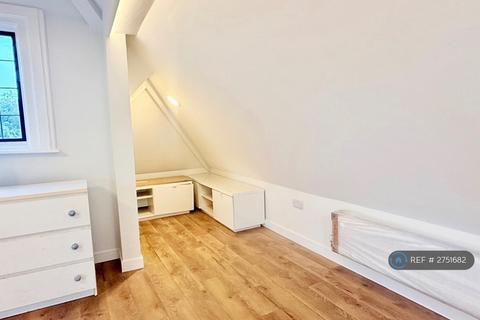 Studio to rent, Brondesbury Park, London, NW2