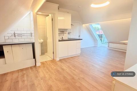 Studio to rent, Brondesbury Park, London, NW2