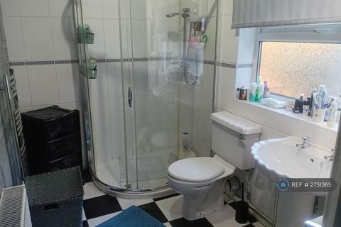 2 bedroom terraced house to rent, White Road, Nottingham, NG5