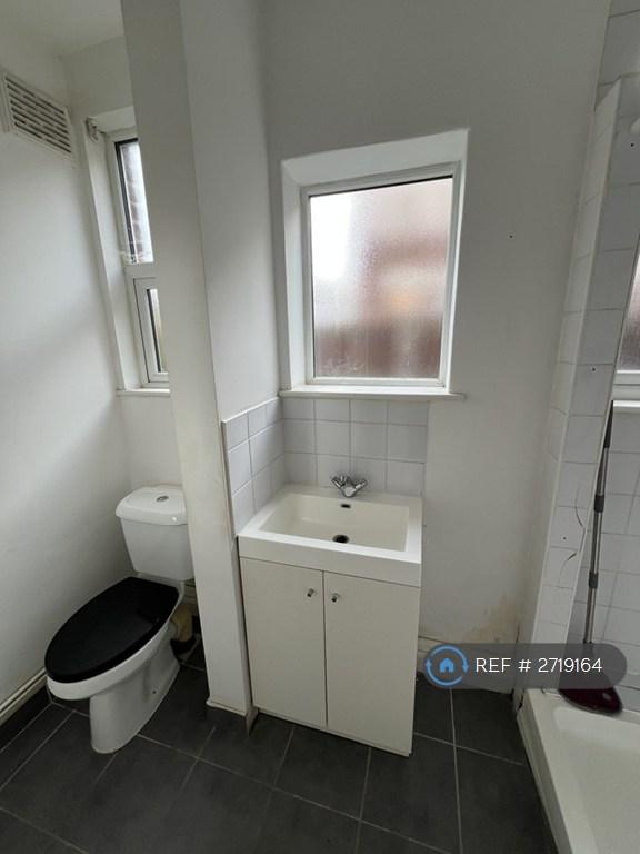 Toilet/Shower