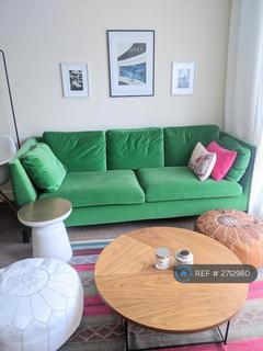 1 bedroom in a flat share to rent, Candle Street, London, E1