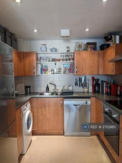 1 bedroom in a flat share to rent, Candle Street, London, E1