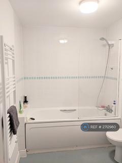 1 bedroom in a flat share to rent, Candle Street, London, E1