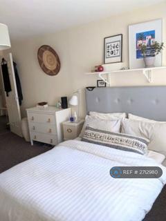 1 bedroom in a flat share to rent, Candle Street, London, E1
