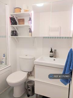 1 bedroom in a flat share to rent, Candle Street, London, E1