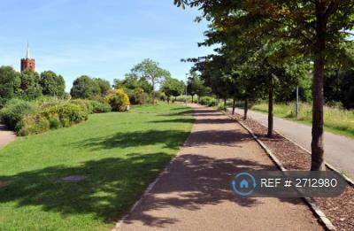 Mile End Park (5 Mins Walk