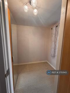 3 bedroom terraced house to rent, Defoe Avenue, South Shields, NE34