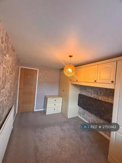 3 bedroom terraced house to rent, Defoe Avenue, South Shields, NE34