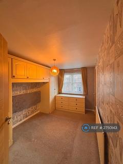 3 bedroom terraced house to rent, Defoe Avenue, South Shields, NE34