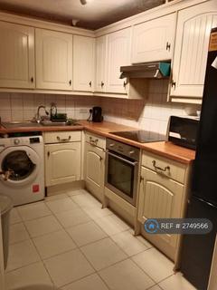 2 bedroom flat to rent, High Street, Langley, Slough, SL3