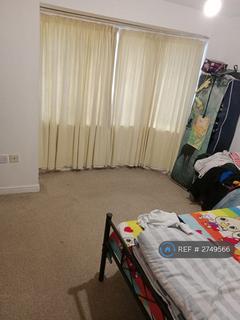 2 bedroom flat to rent, High Street, Langley, Slough, SL3