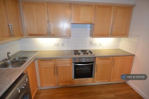 2 bedroom flat to rent, Kempton Avenue, Sunbury-On-Thames, TW16