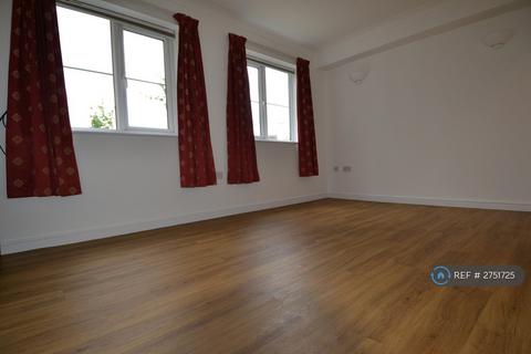 2 bedroom flat to rent, Kempton Avenue, Sunbury-On-Thames, TW16
