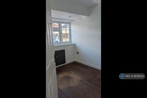 4 bedroom terraced house to rent, Molesey Road, Hersham, Walton-On-Thames, KT12