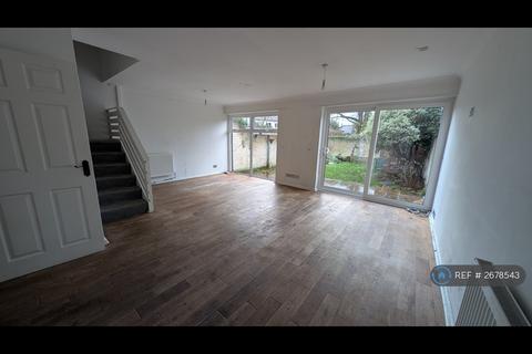 4 bedroom terraced house to rent, Molesey Road, Hersham, Walton-On-Thames, KT12