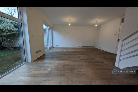 4 bedroom terraced house to rent, Molesey Road, Hersham, Walton-On-Thames, KT12