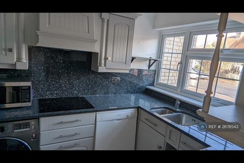 4 bedroom terraced house to rent, Molesey Road, Hersham, Walton-On-Thames, KT12