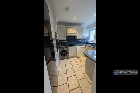 4 bedroom terraced house to rent, Molesey Road, Hersham, Walton-On-Thames, KT12