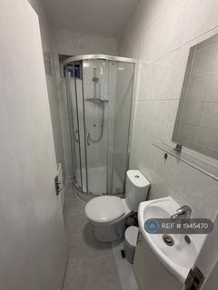 Studio to rent, London, London, N11