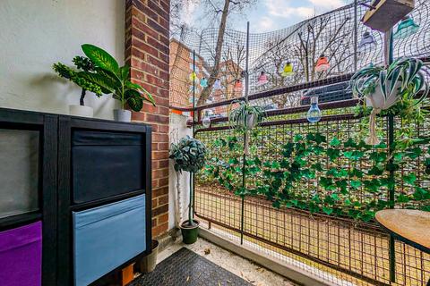 2 bedroom flat to rent, Flat , Fernwood, Albert Drive, London