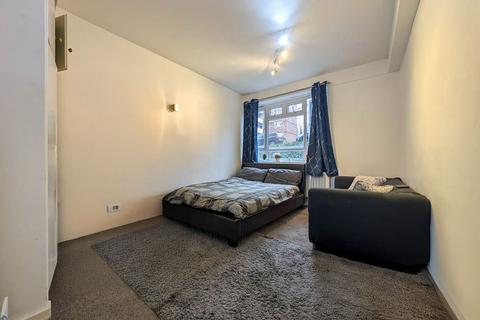 2 bedroom flat to rent, Flat , Fernwood, Albert Drive, London