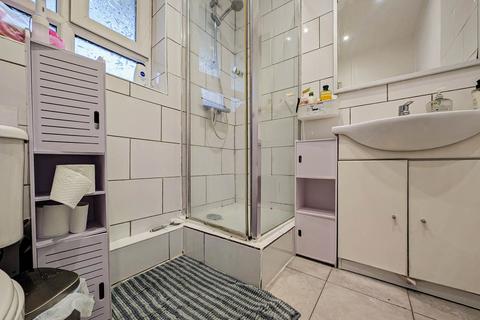 2 bedroom flat to rent, Flat , Fernwood, Albert Drive, London
