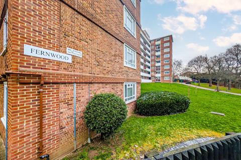 Flat , Fernwood, Albert Drive, London