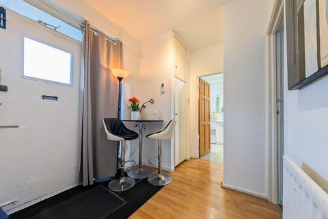 2 bedroom flat to rent, Flat , Fernwood, Albert Drive, London