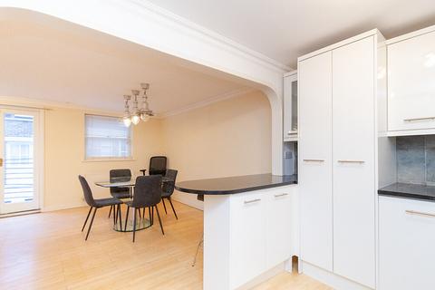 2 bedroom maisonette to rent, Brook Mews North, London W2