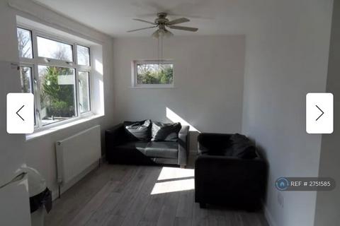 3 bedroom maisonette to rent, Elm Avenue, Ruislip, HA4