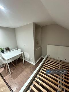 1 bedroom in a house share to rent, Umfreville Road, London, N4